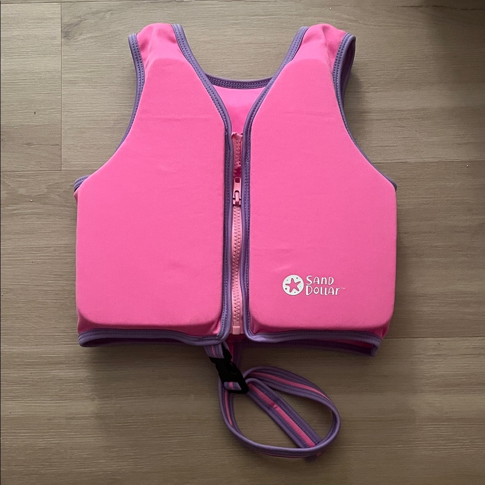 Pink Life Vest - Age:4-6 yrs Max50 lbs per the tag attached - new without tags